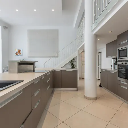 Heart Of Luxury - Steps From & Palais