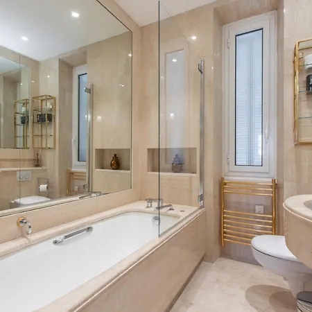 Heart Of Luxury - Steps From & Palais Appartement