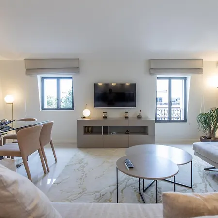 Heart Of Luxury - Steps From & Palais Appartement