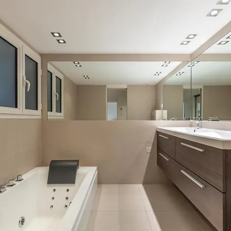 Heart Of Luxury - Steps From & Palais Appartement