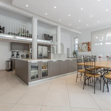 Heart Of Luxury - Steps From & Palais