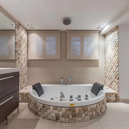 Heart Of Luxury - Steps From & Palais Apartamento *