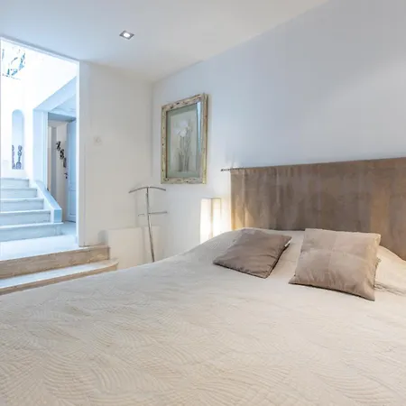 Heart Of Luxury - Steps From & Palais Appartement
