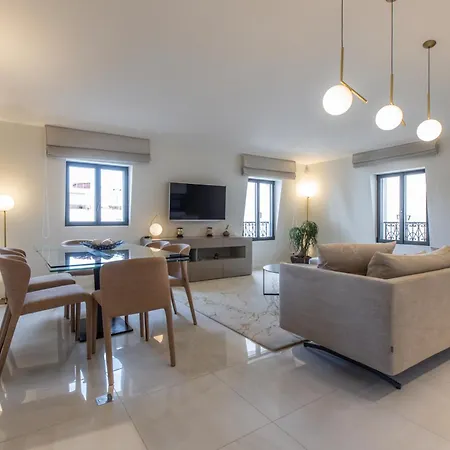 Heart Of Luxury - Steps From & Palais Apartman *